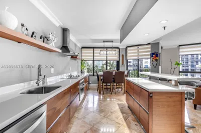 520 Brickell Key Dr #A700 1