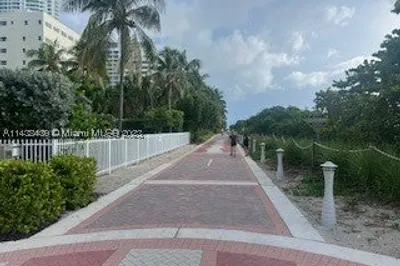 4301 Collins Ave #1001 1