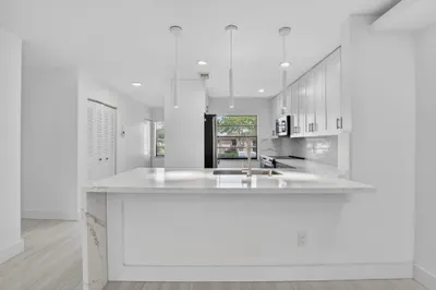 9272 Vista Del Lago #28F 1