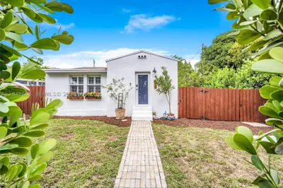 250 NW 40th Ave 1