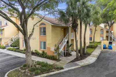 1076 Coral Club Dr #1076 1