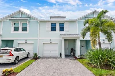 392 SE Sea Hunt Way 1