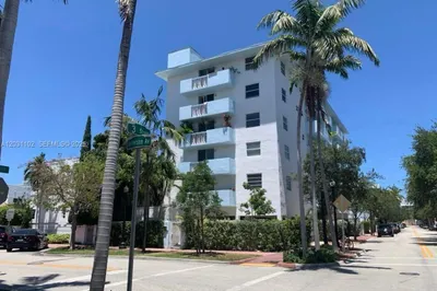 301 Jefferson Ave #3A 1