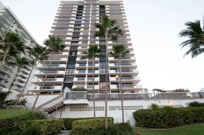 5757 Collins Ave #703 1