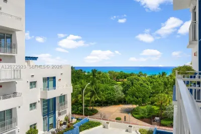 7600 Collins Ave #703 1