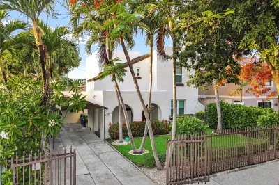 2177 SW 12 St 1