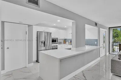 1000 Parkview Dr #329 1
