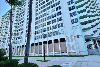 2899 Collins Ave #905 1