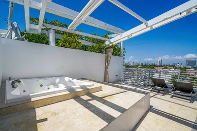1437 Collins Ave PH23 Miami-print-020-02