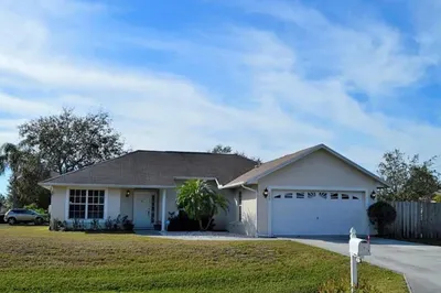 102 SW Glenwood Drive 1