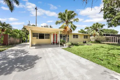 801 NW 26th St 1