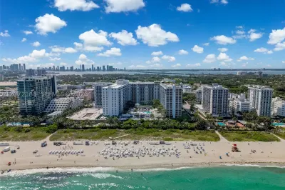 2301 Collins Ave #1007 1