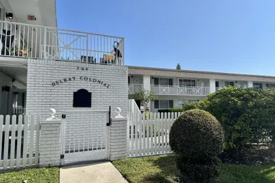 1001 NE 8th Avenue #102 1