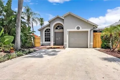 607 SW 15th Street 1