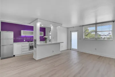 301 Jefferson Ave #4B 1