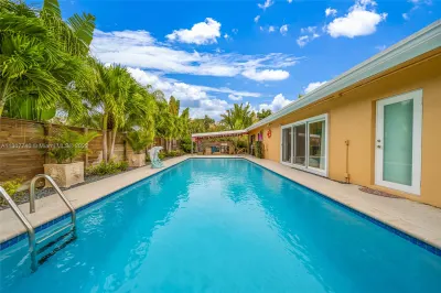 3320 NE 18th Ter 1