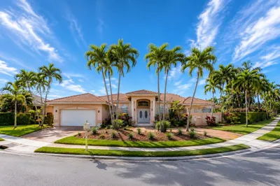 392 Coconut Cir 1