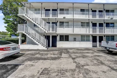 14190 W Dixie Hwy #2 1