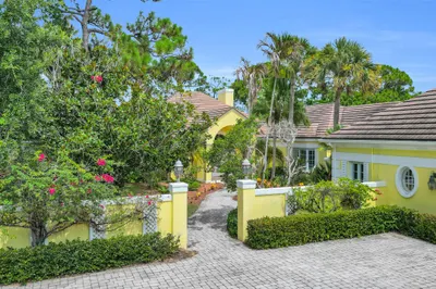 7107 SE Golfhouse Drive 1