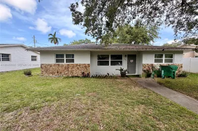 5180 SW 27th Ter 1