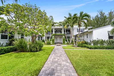 1025 CASUARINA Road #7 1
