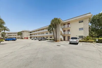4411 NW 16th Street #Apt 206 1