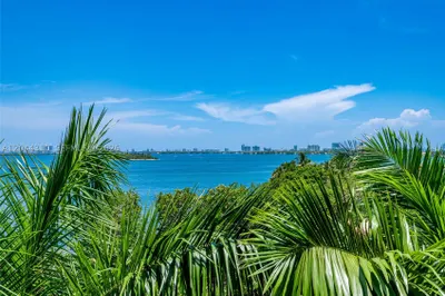 2000 N Bayshore Dr #516 1