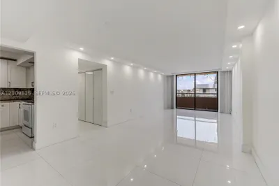 8101 Byron Ave #509 1