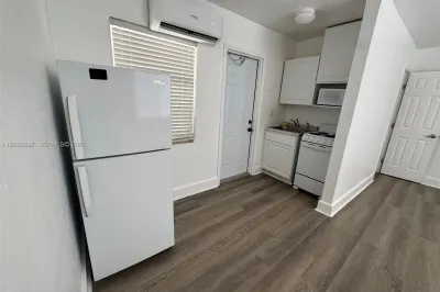 240 NW 64 str #4 1