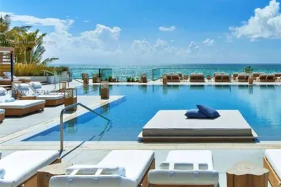 2301 Collins Ave #423 1