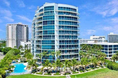 1200 Holiday Dr #705 1