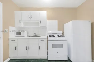 126 SW 18th Ave #11 1