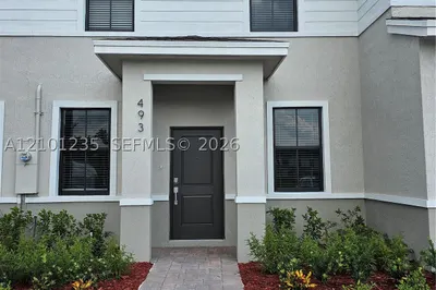493 NE 15th St 1