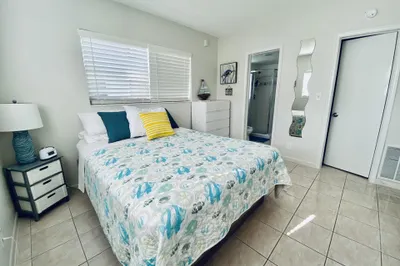 3220 NE 10th Street #7 1