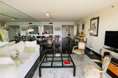 8855 Collins Ave #9E 1