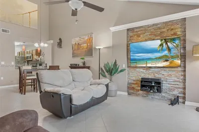 1549 N 14th Ter-spacious living room,
with dram