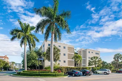 10001 W Bay Harbor Dr #208 1