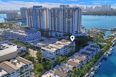1415 Sunset Harbour Dr #202 1