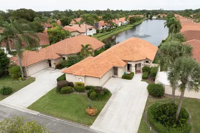 2843 SW Mariposa Circle 1