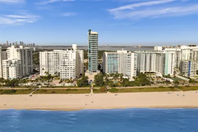 5025 Collins Ave #1401 1