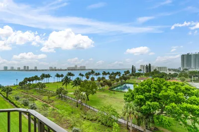 801 Lake Shore Drive #619 1