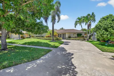 6385 Hollandaire Drive E 1