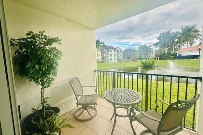 402 Villa Circle #402 1