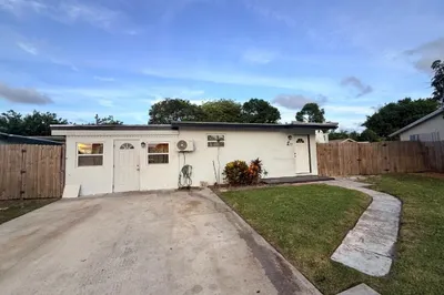 3016 E Palm Drive 1