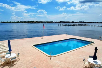 1810 New Palm Way #415 1