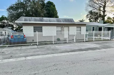 1526 NW 33rd Street