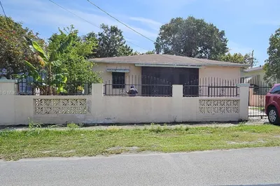 350 NW 80th St 1
