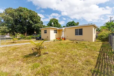 1020 NW 116th Ter 1