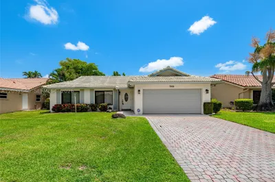 7905 Cloverfield Cir 1
