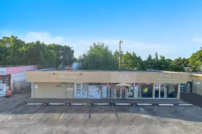 6411-6415 Pembroke Rd 1